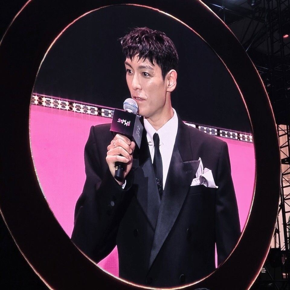 Behind-the-scenes cut of T.O.P