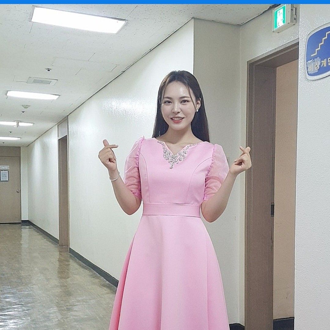 Behind-the-scenes cut of Miss Kim