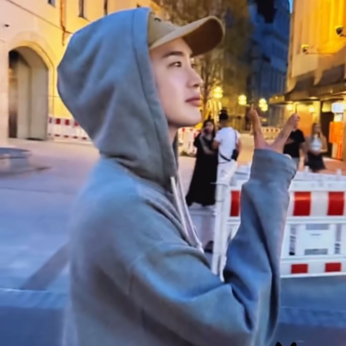 Recent activity shot of Lee Jongsuk