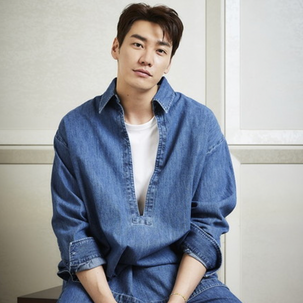 A moment captured by a fan of Kim Youngkwang