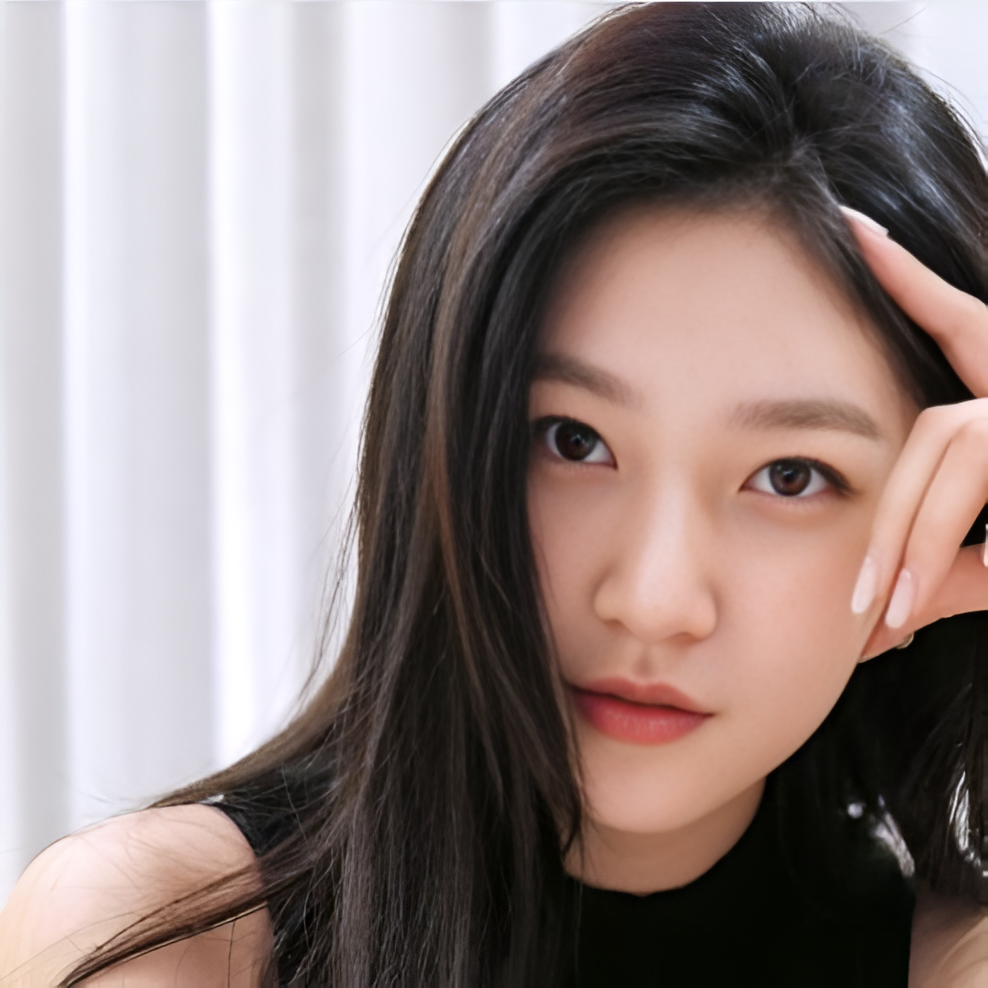 Behind-the-scenes cut of Kim Saeron