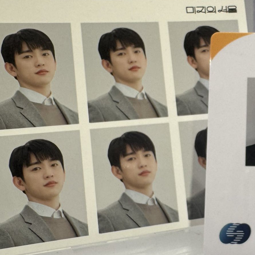 Behind-the-scenes cut of Park Jinyoung