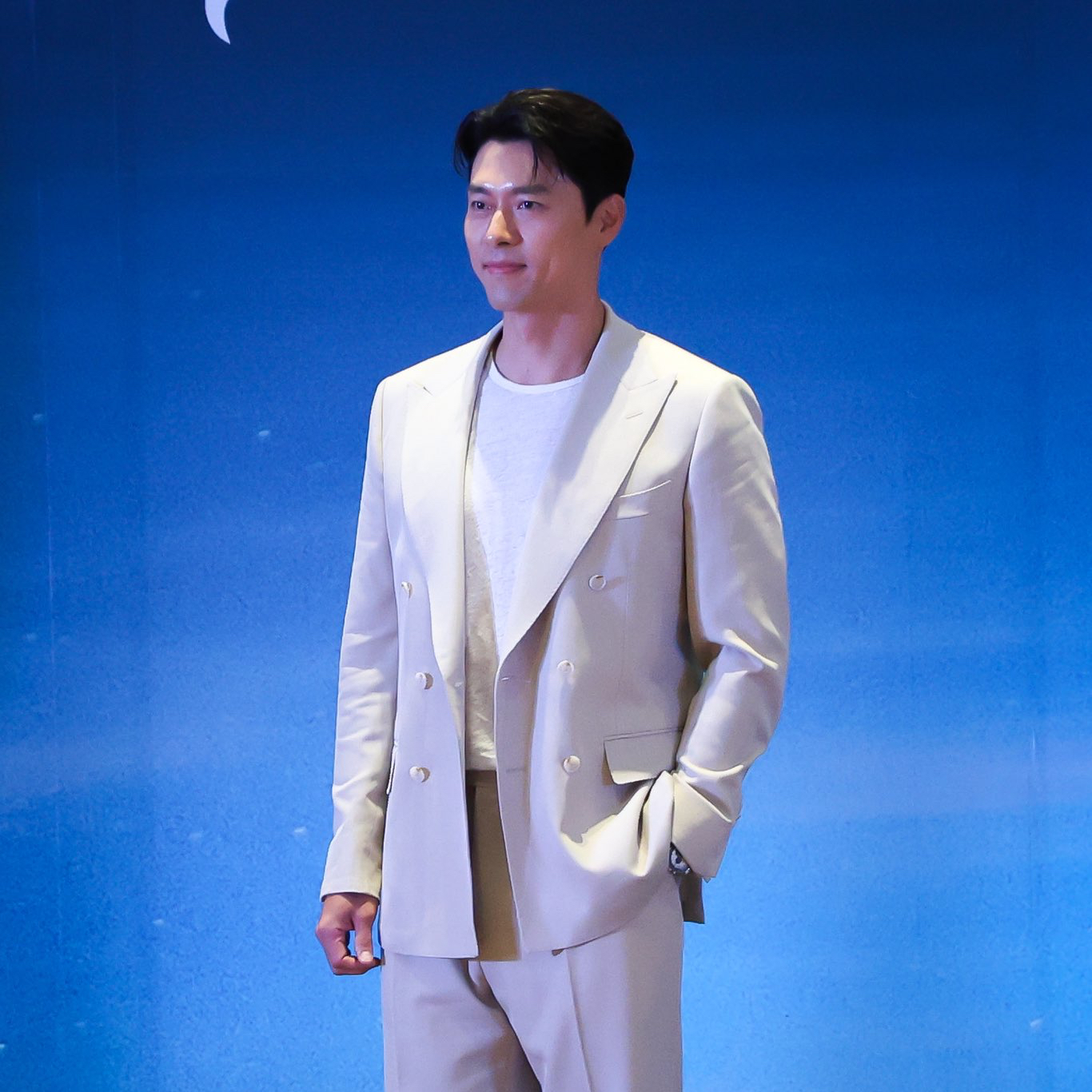 A moment captured by a fan of Hyun Bin