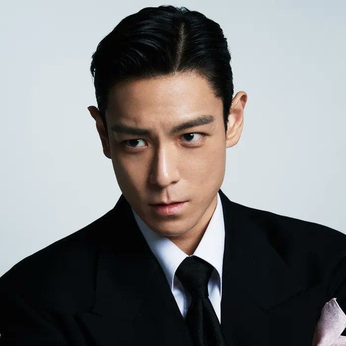 최승현 (T.O.P)의 최신 사진