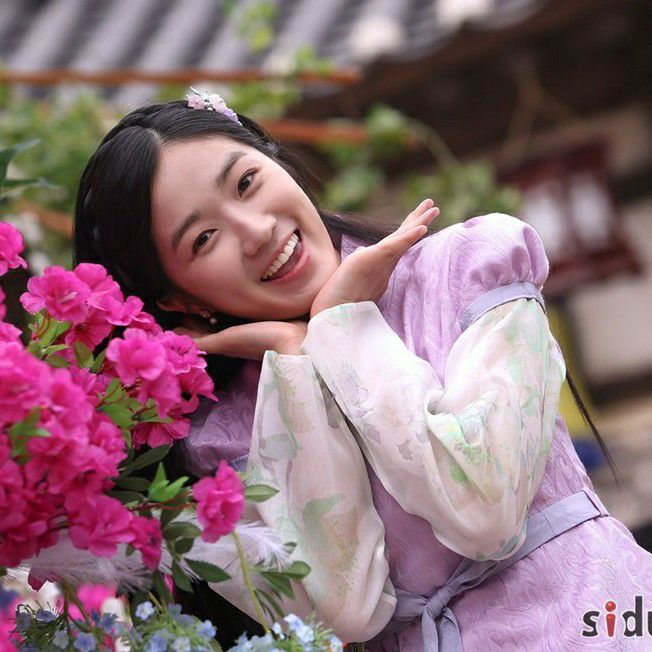 Behind-the-scenes cut of Kim Hyeyoon