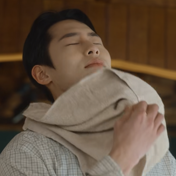 A moment captured by a fan of Lee Jaewook