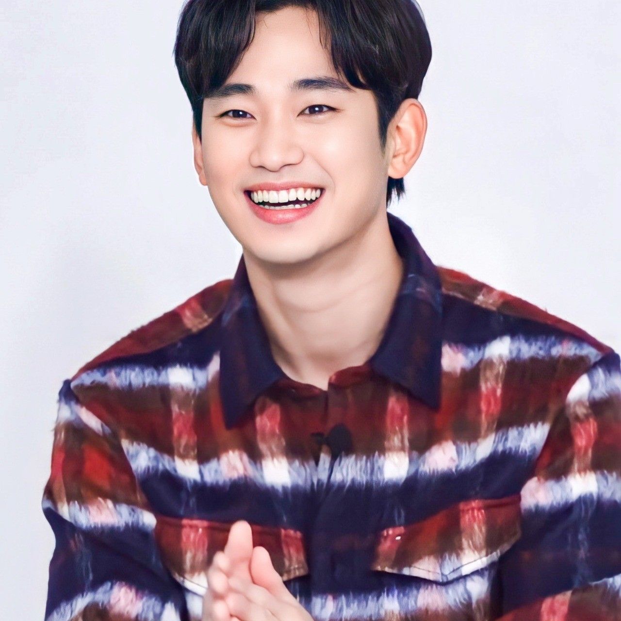 김수현의 최신 사진