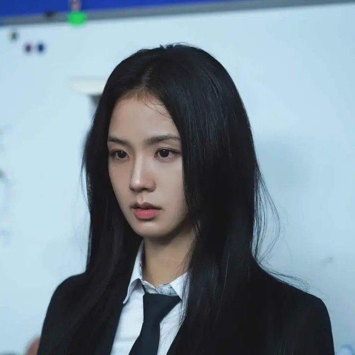 Recent activity shot of Jisoo (1995)