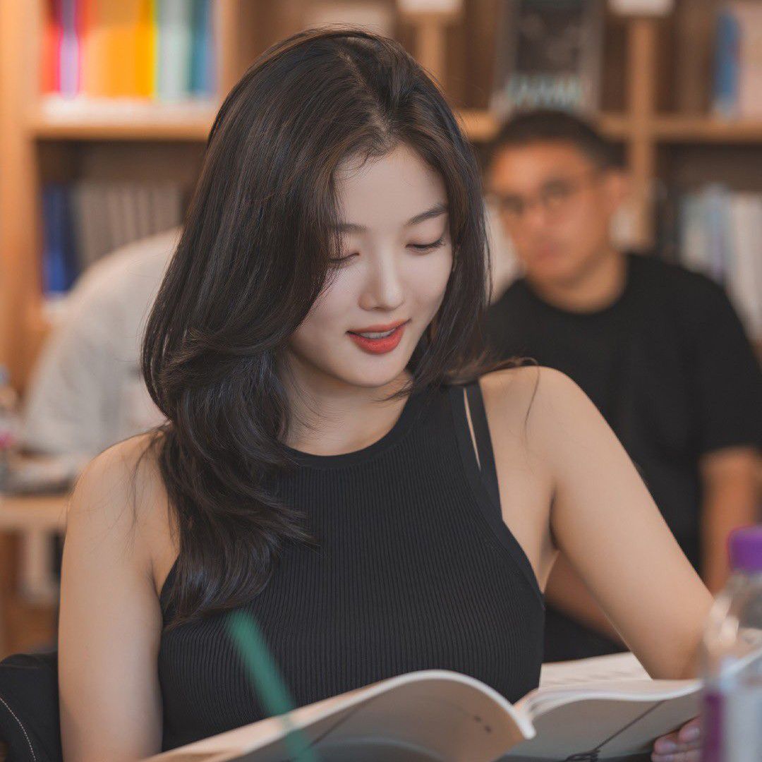 Behind-the-scenes cut of Kim Youjung