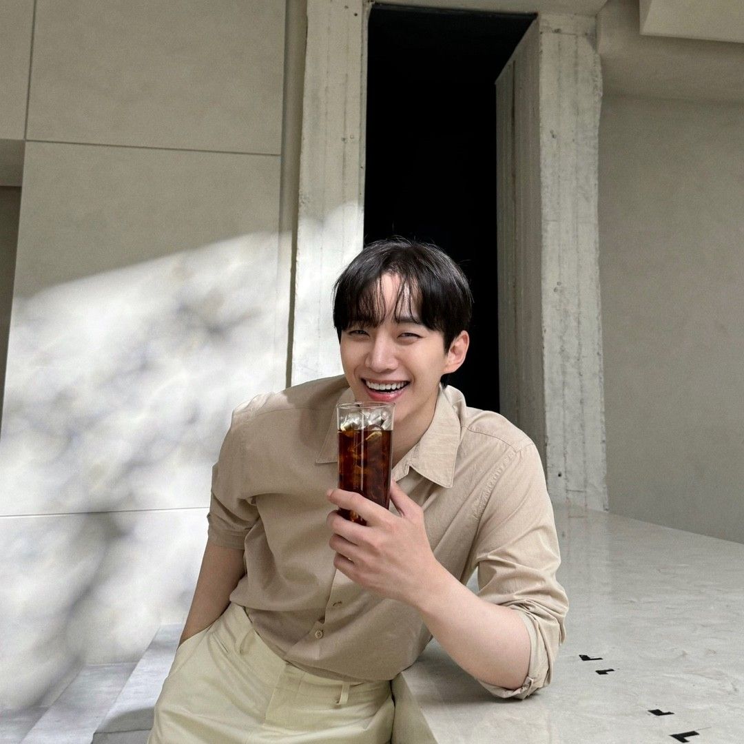 Recent activity shot of Lee Junho