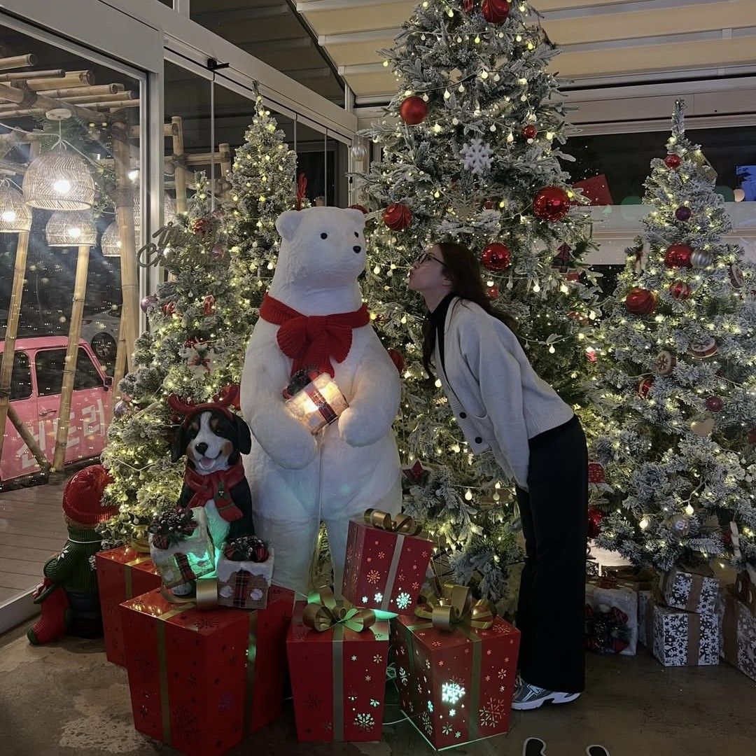 Behind-the-scenes cut of Lee Seyoung