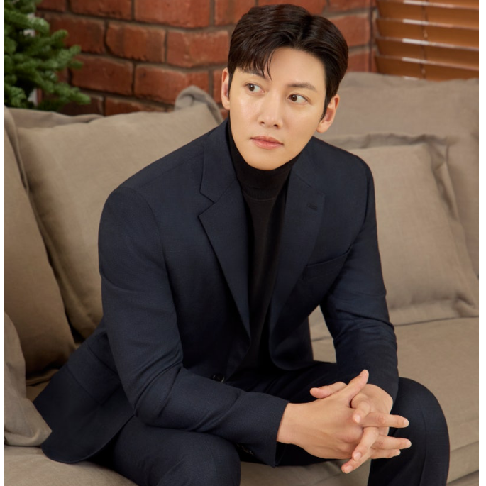 Behind-the-scenes cut of Ji Changwook