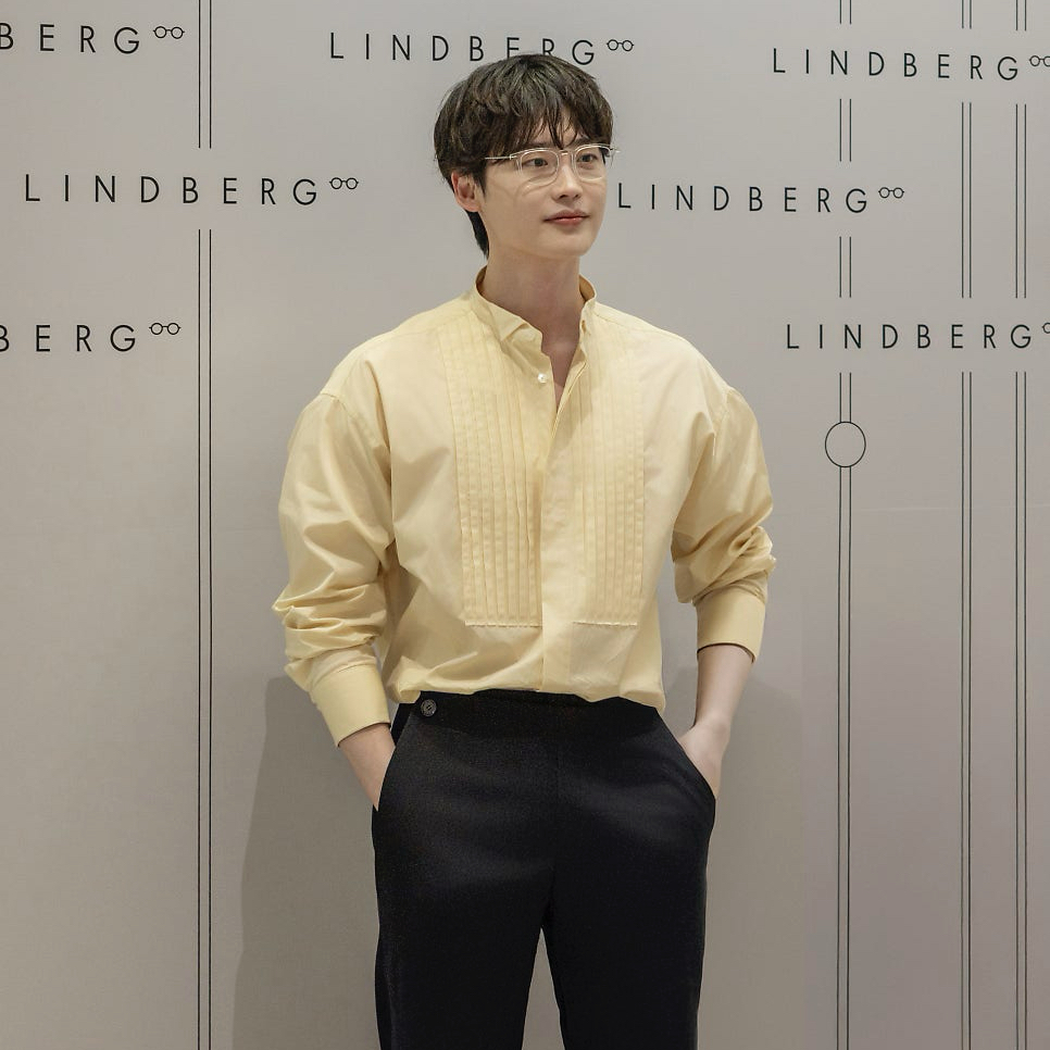 A moment captured by a fan of Lee Jongsuk