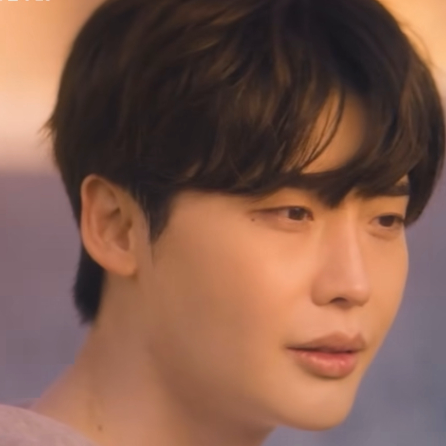 A moment captured by a fan of Lee Jongsuk