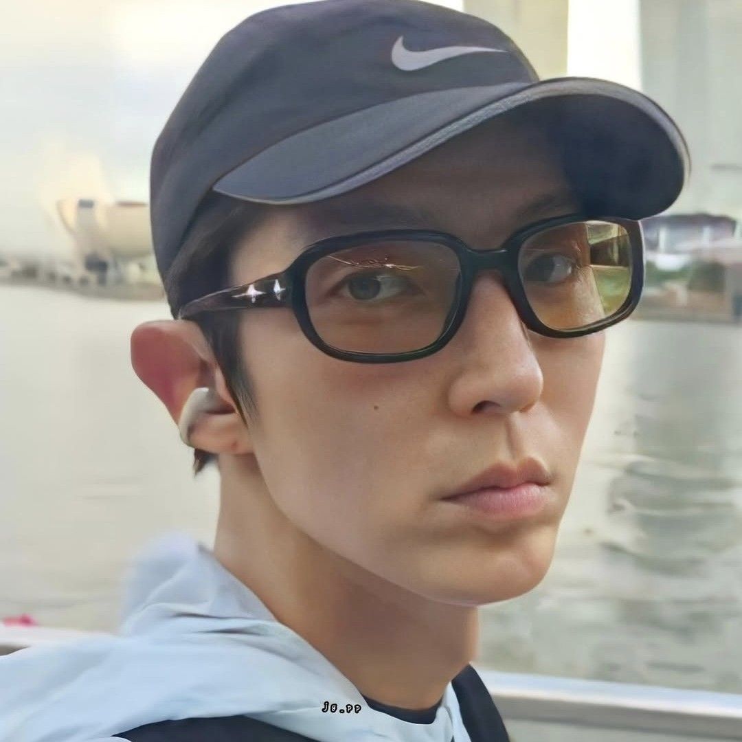 Behind-the-scenes cut of Lee Joongi