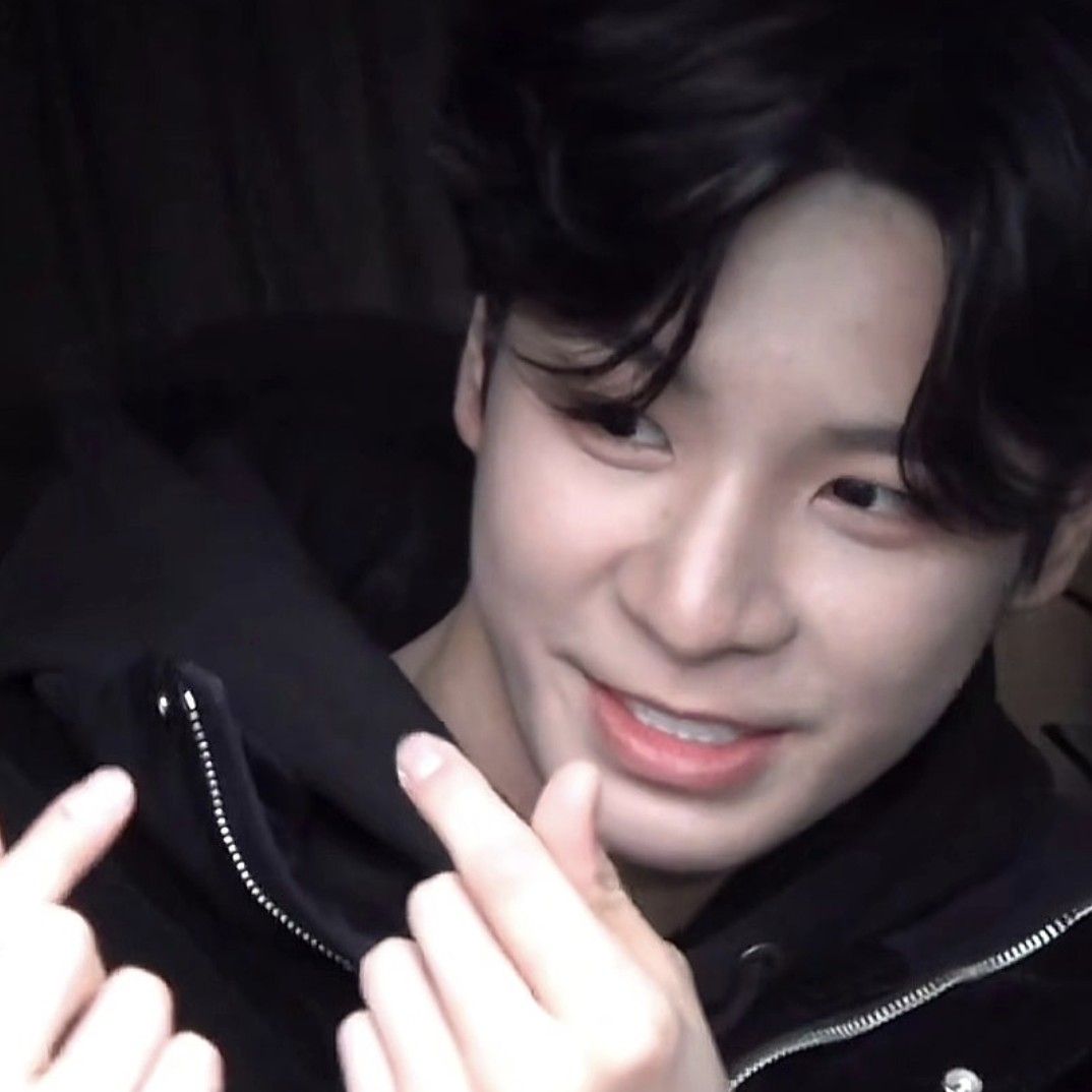 Momen yang diabadikan oleh penggemar Jeong Dongwon