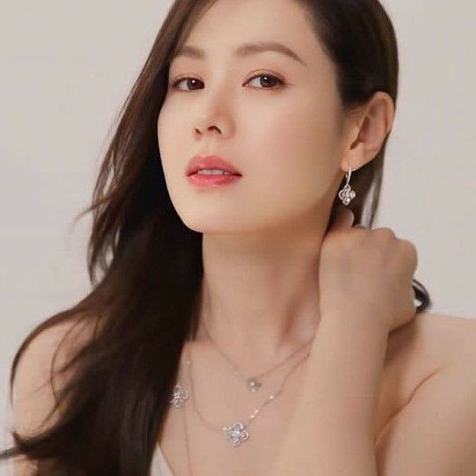 孫藝珍的最新照片