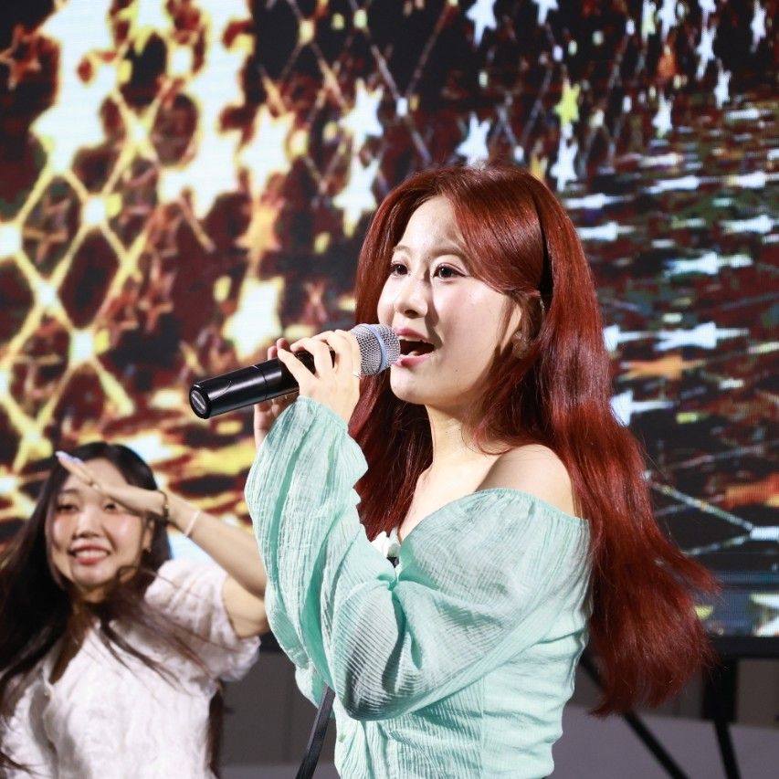 Behind-the-scenes cut of Oh Yujin