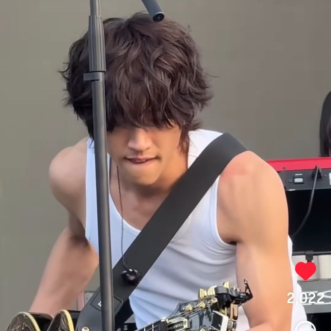 Behind-the-scenes cut of Lee Seungyoon
