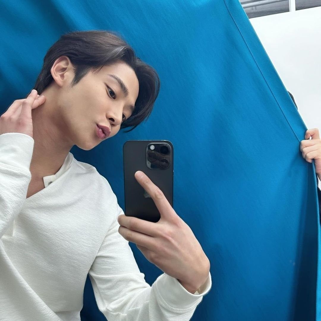 로운의 비하인드 컷