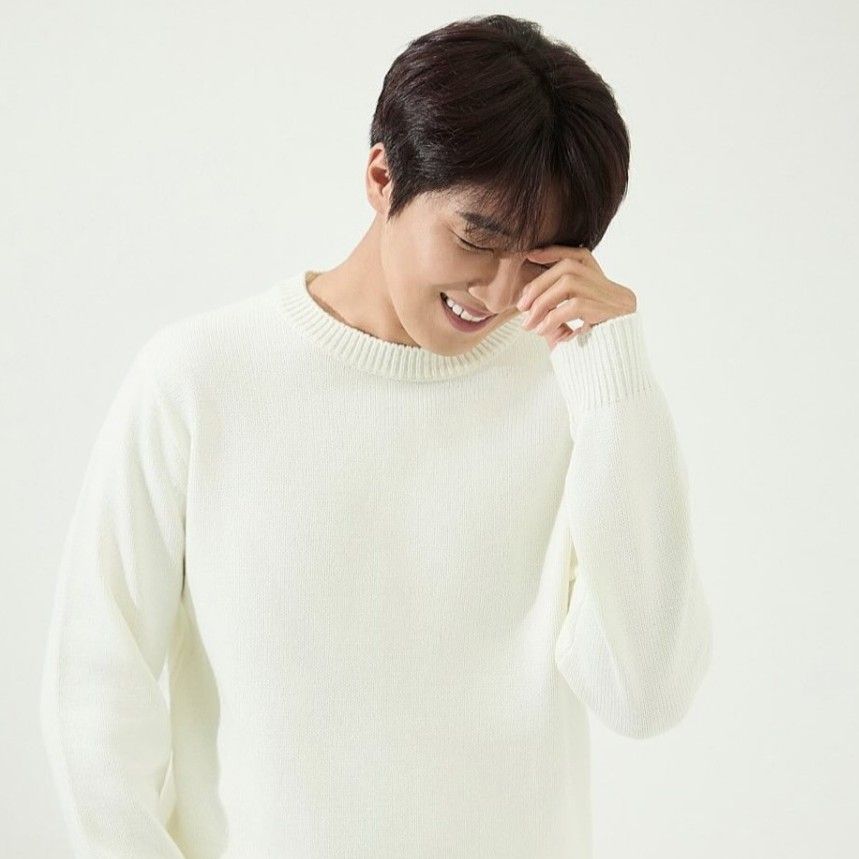 Behind-the-scenes cut of Hwang Yunsung