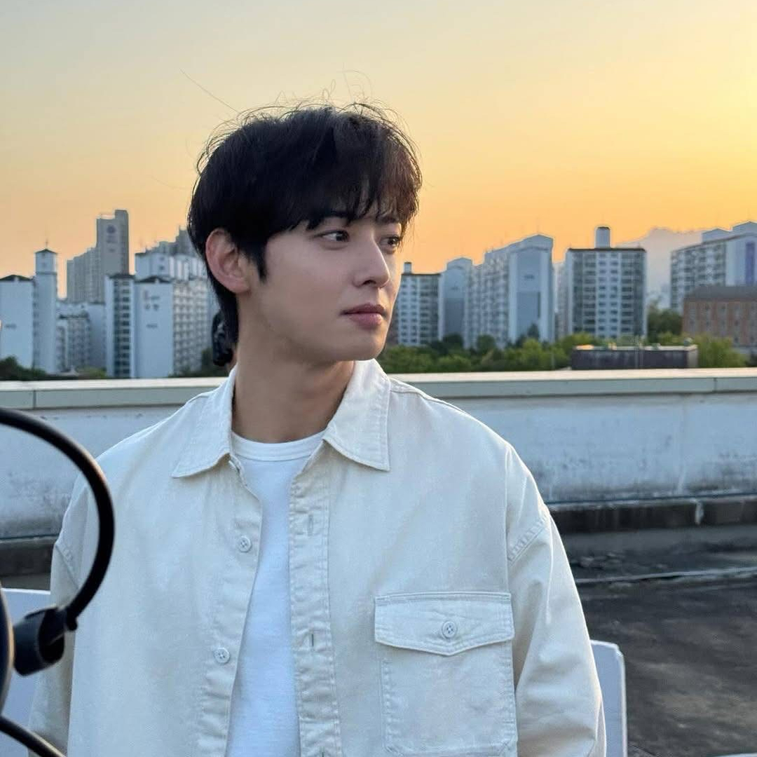 Latest photo of Cha Eunwoo