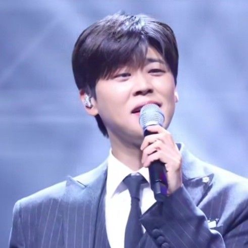 A moment captured by a fan of Park Jihyeon