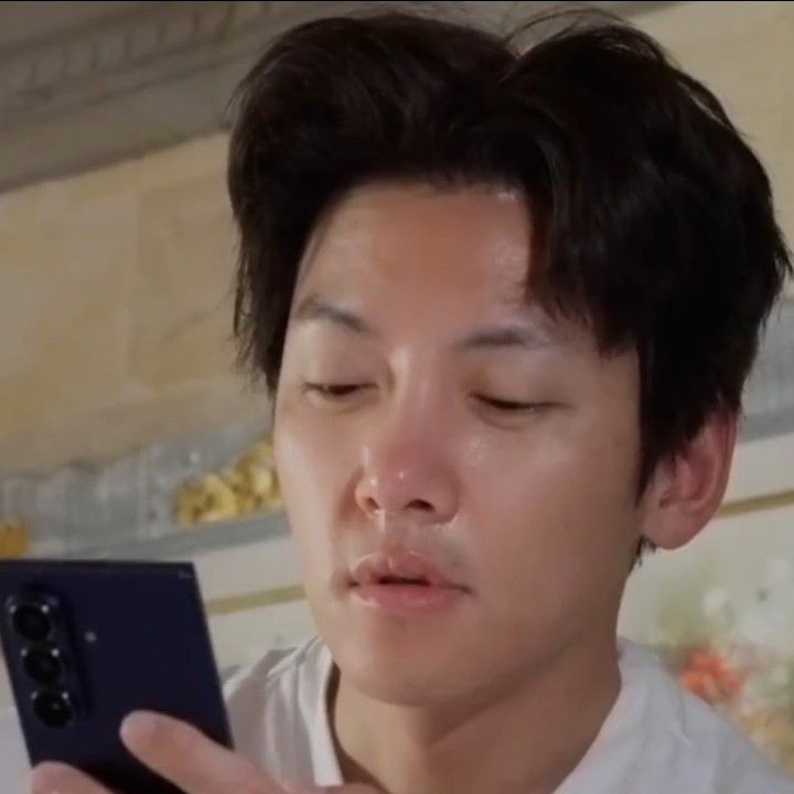 Behind-the-scenes cut of Ji Changwook