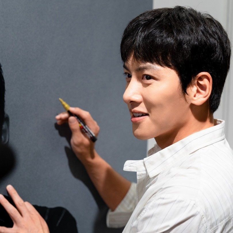 Behind-the-scenes cut of Ji Changwook