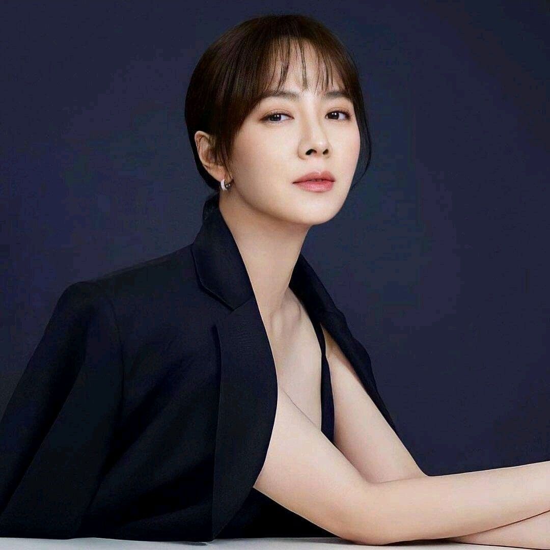 Behind-the-scenes cut of Song Jihyo