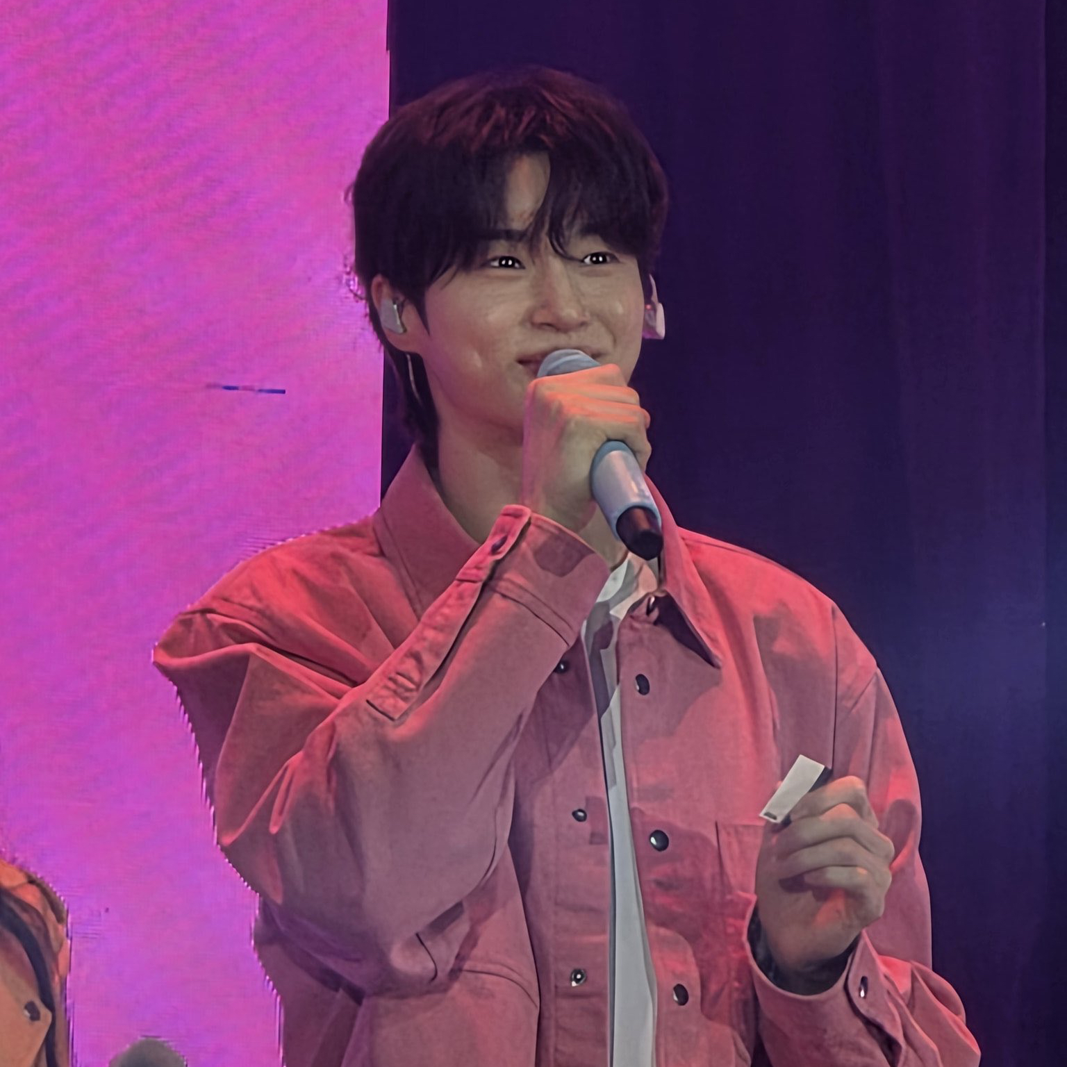 Behind-the-scenes cut of Byeon Wooseok