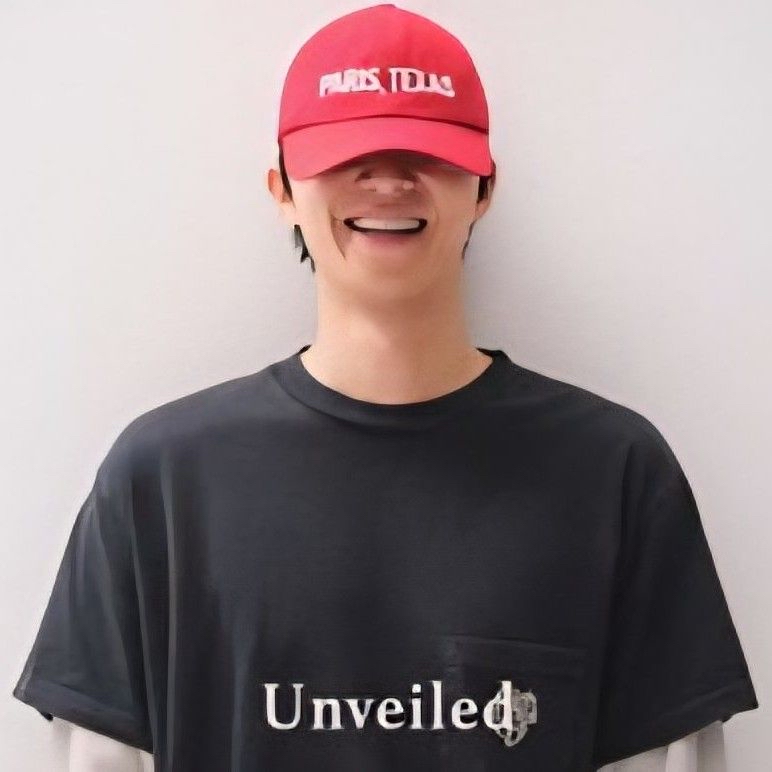 A moment captured by a fan of Park Seojoon