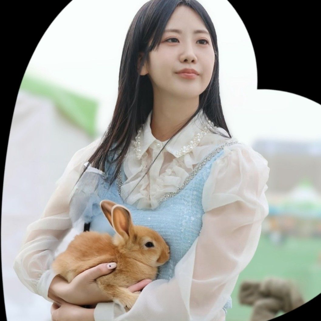 Behind-the-scenes cut of Kang Hyeyeon
