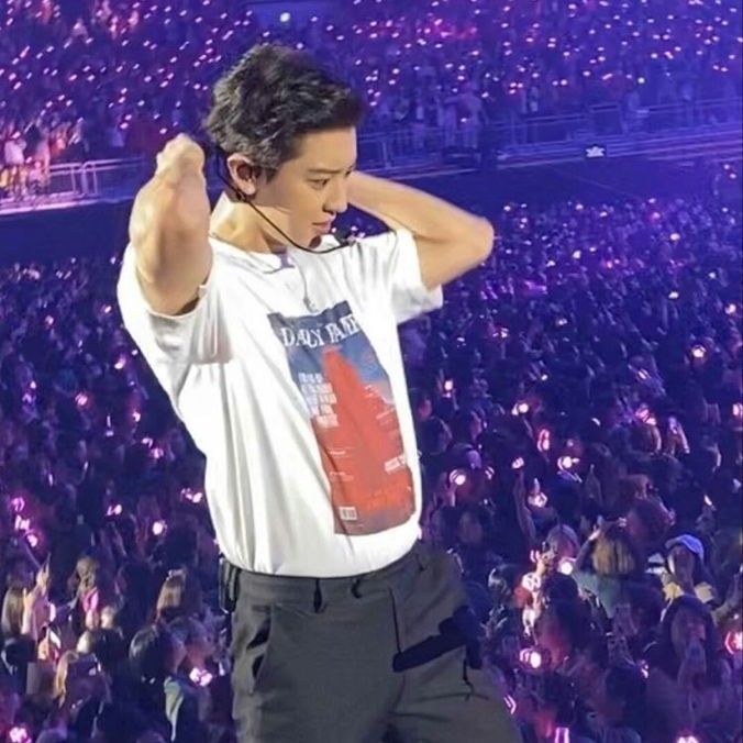 A moment captured by a fan of Chanyeol
