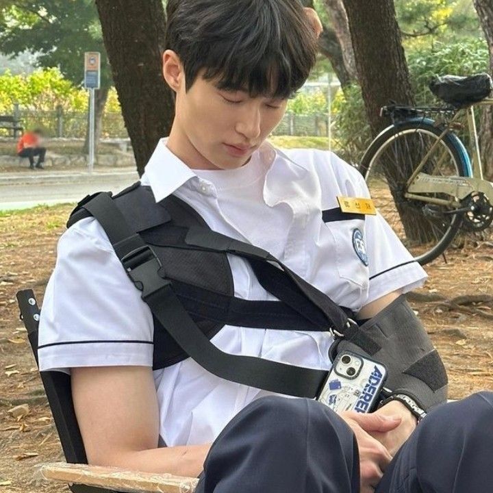 粉丝拍下的边佑锡瞬间