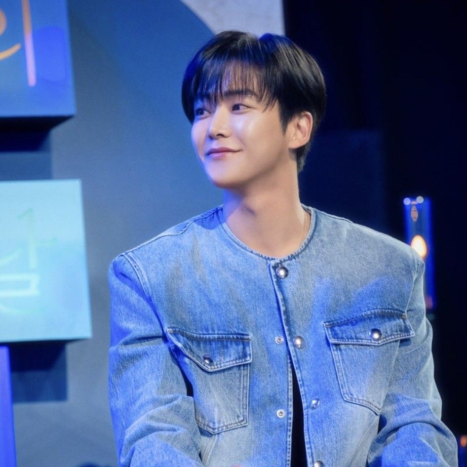 A moment captured by a fan of Rowoon