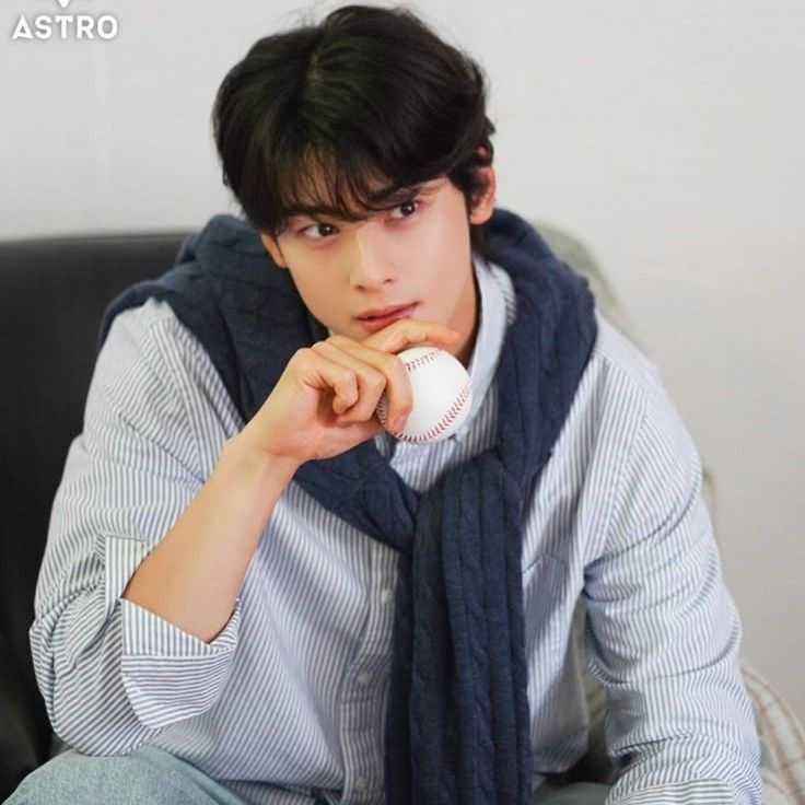 Recent activity shot of Cha Eunwoo