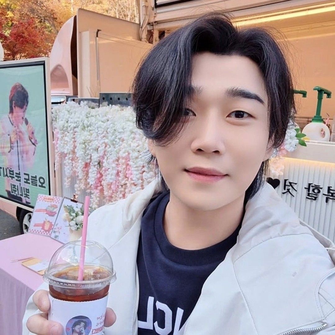 Behind-the-scenes cut of Hwang Youngwoong