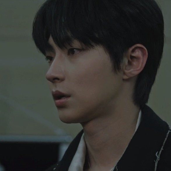 Behind-the-scenes cut of Hwang Inyoup