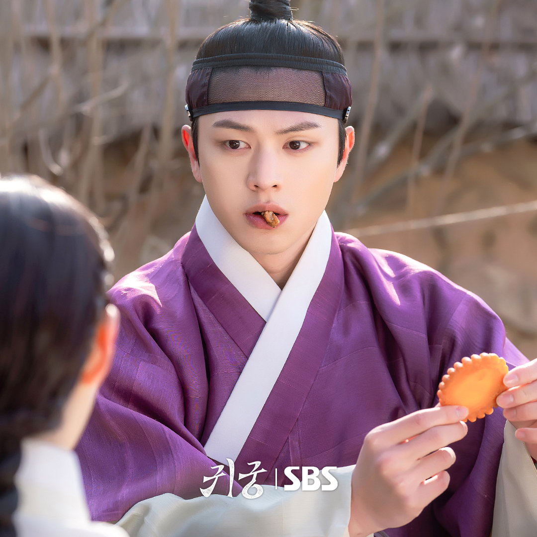 A moment captured by a fan of Yook Sungjae