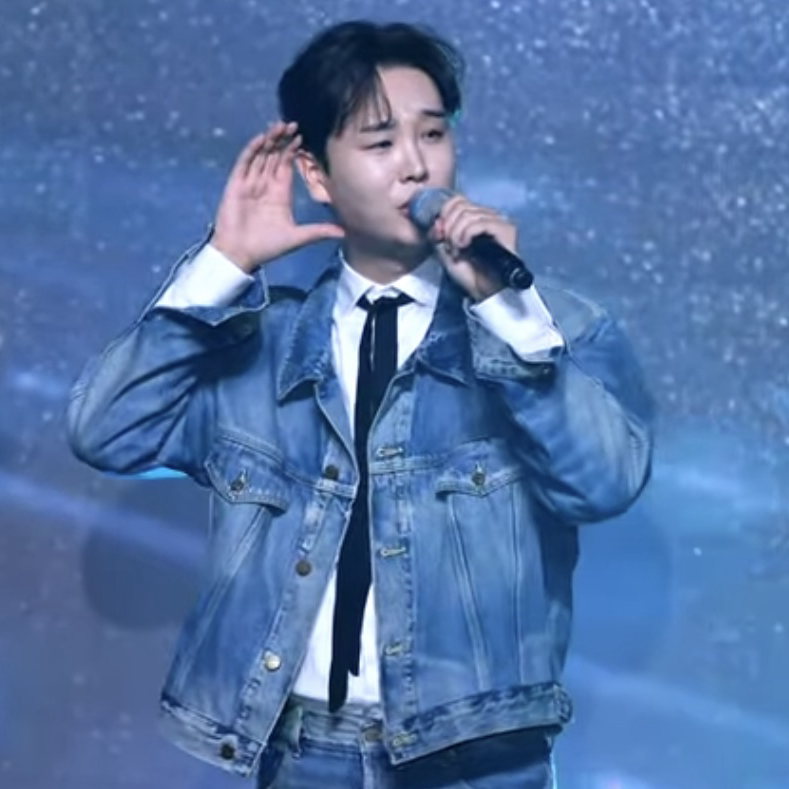 A moment captured by a fan of Song Minjun