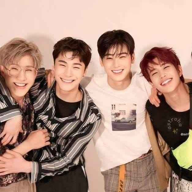 A moment captured by a fan of Cha Eunwoo