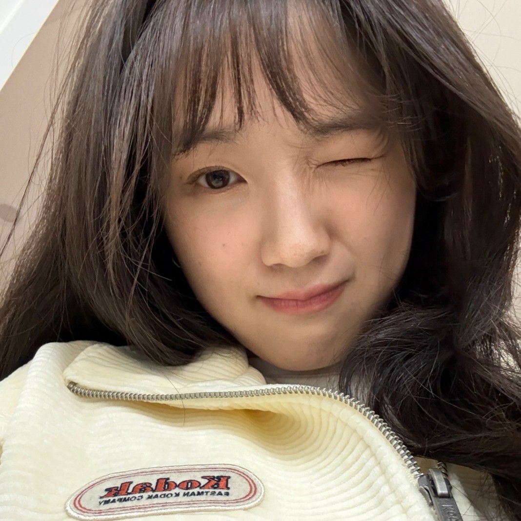 Behind-the-scenes cut of Kim Hyeyoon