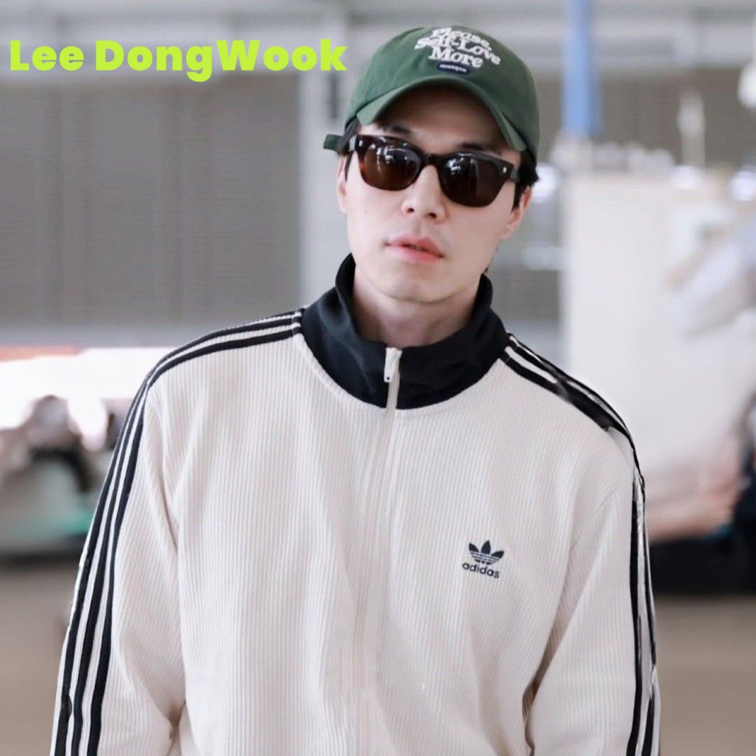A moment captured by a fan of Lee Dongwook