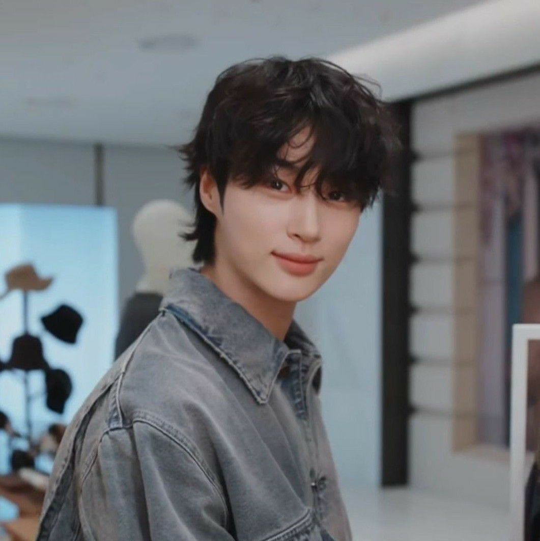 Behind-the-scenes cut of Byeon Wooseok