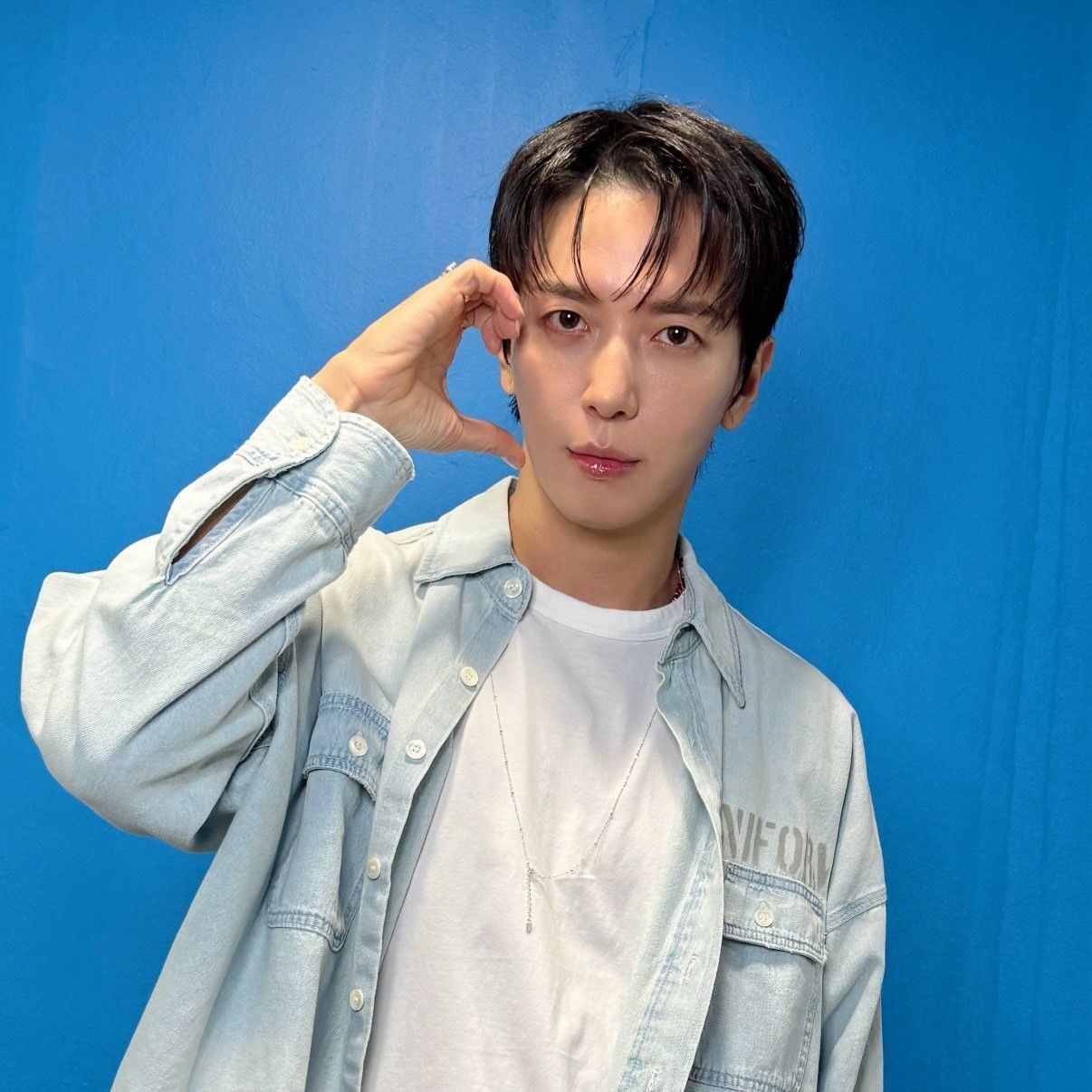 A moment captured by a fan of Jung Yonghwa