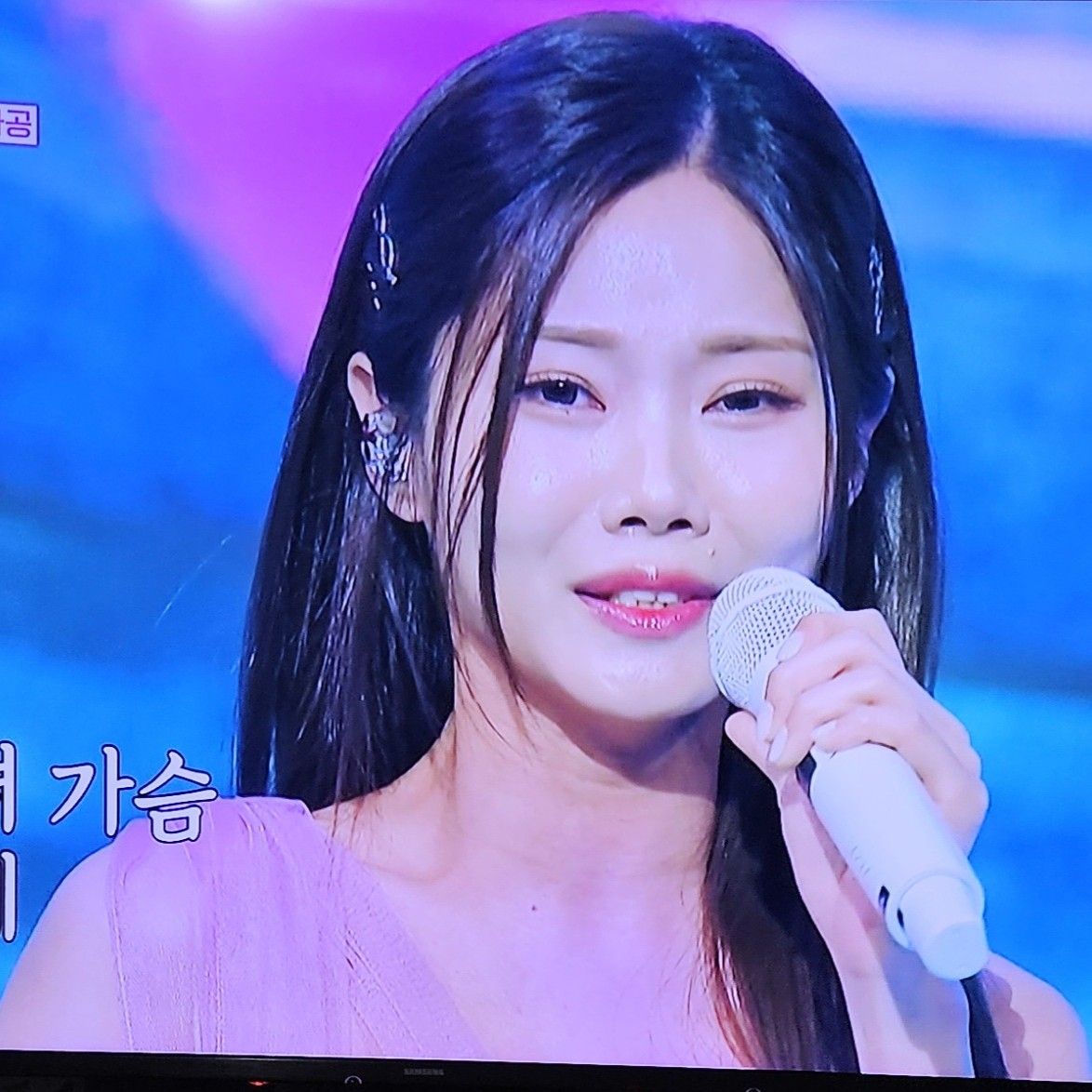 A moment captured by a fan of Bae Ahyeon