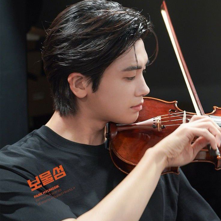 A moment captured by a fan of Park Hyungsik