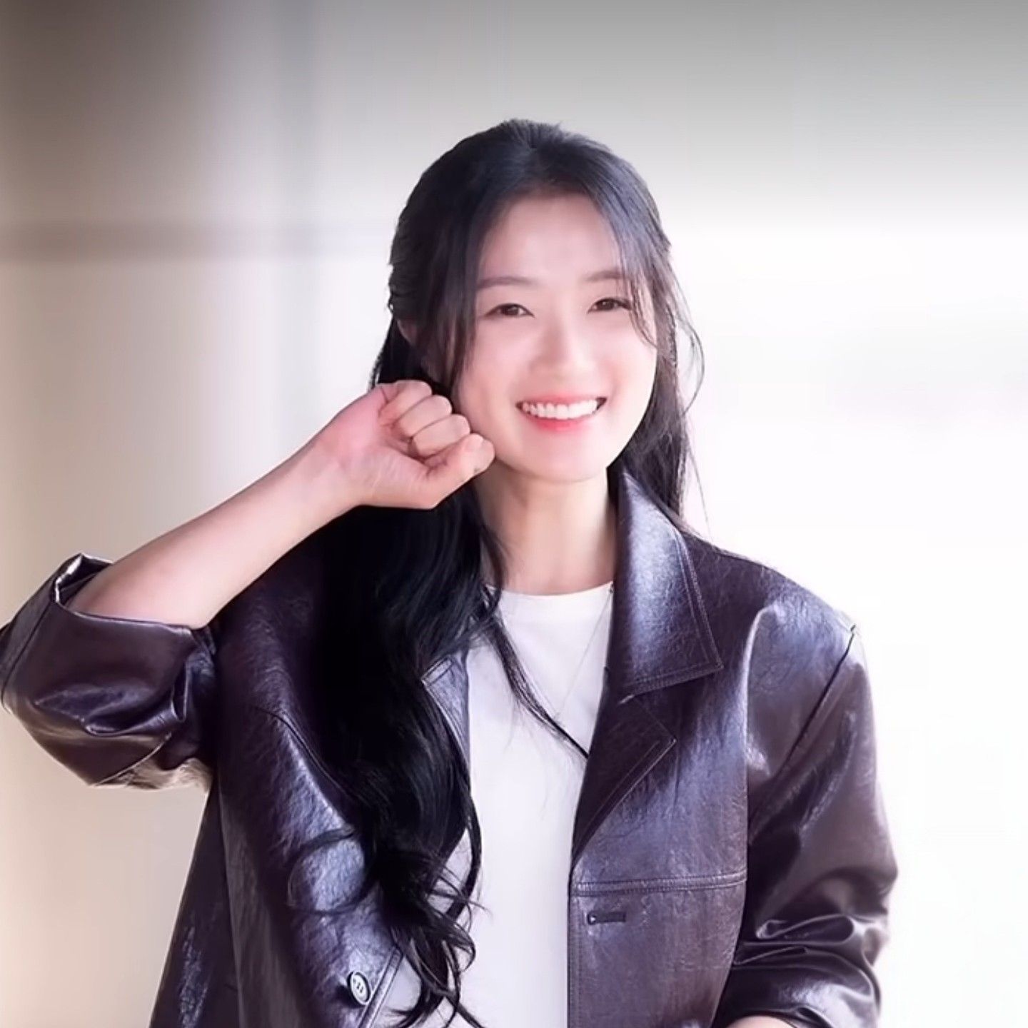Behind-the-scenes cut of Kim Hyeyoon