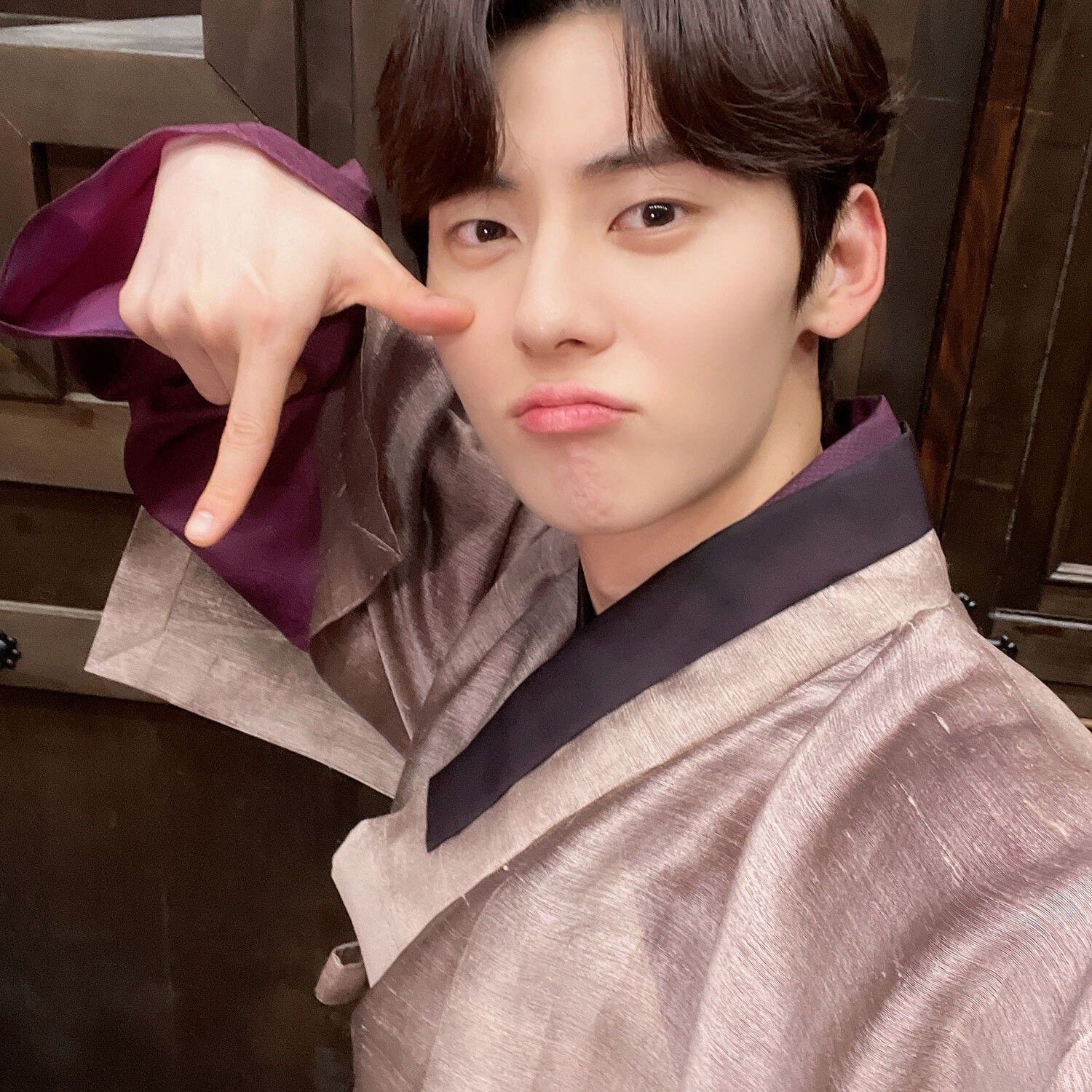 A moment captured by a fan of Hwang Minhyun